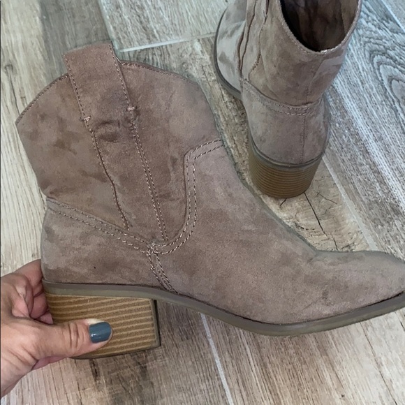 Merona Sz 8 Ankle Boots light Tan Faux Suede - Picture 5 of 8